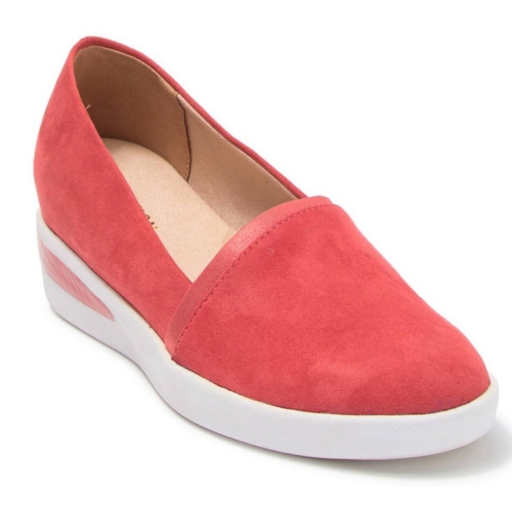 Kenneth Cole Reaction Fay Slip-On Wedge Sneaker Size 6.5 NWOB Spiced Coral
